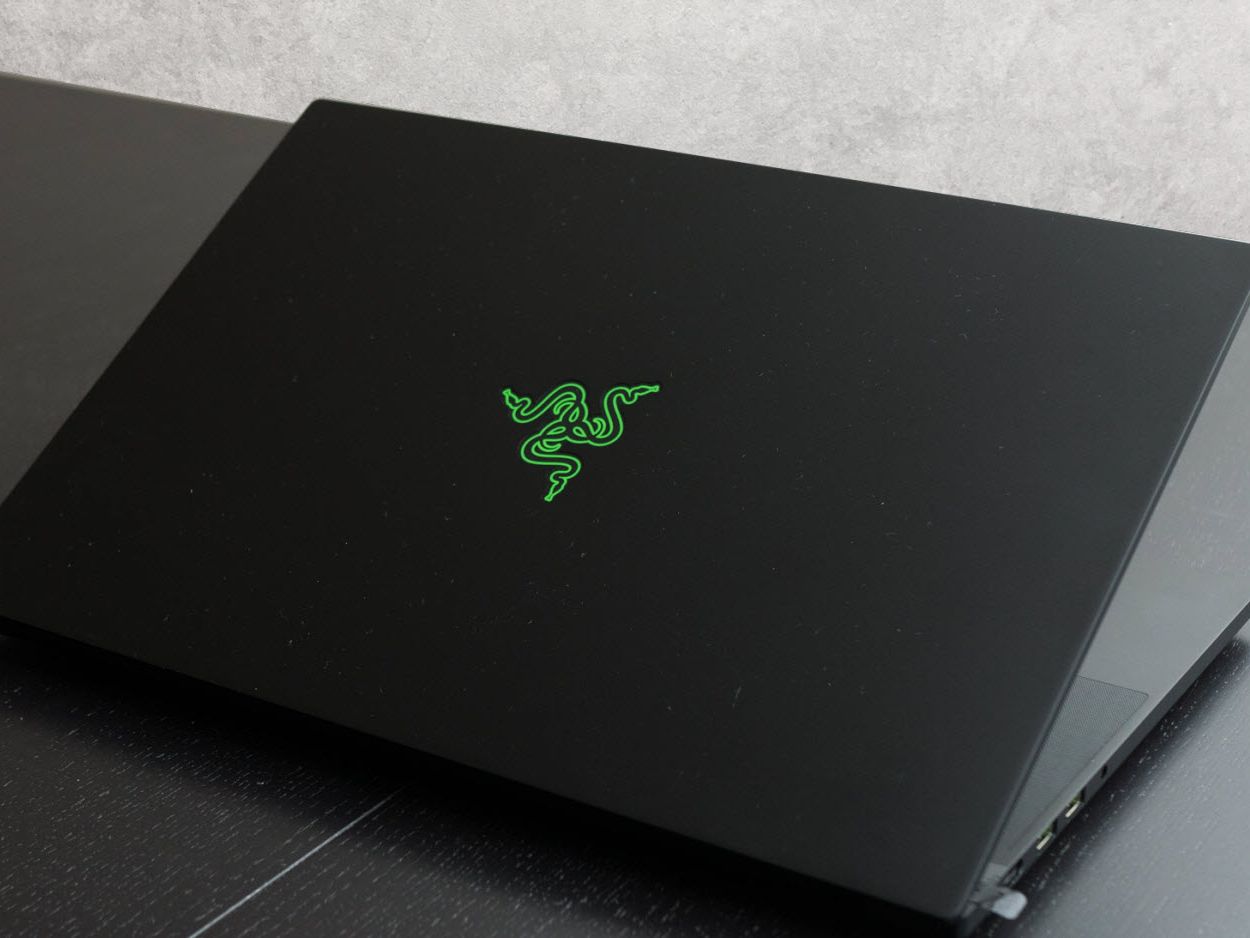Razer Blade (15-inch) Review: Slim Bezels, Hot Temperatures