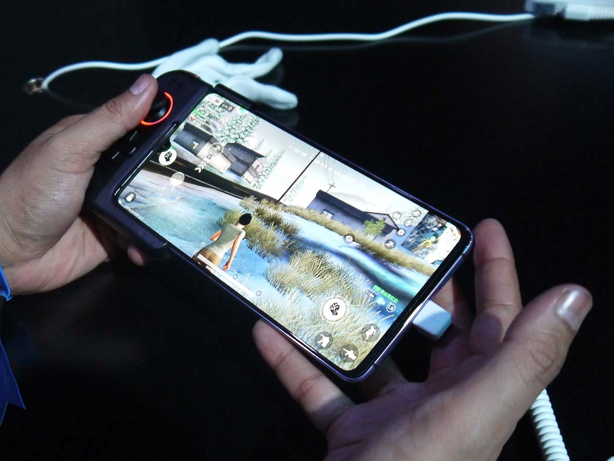 Huawei Mate 20 X Hands-on: This 7.2-Inch Phablet Is Gunning for