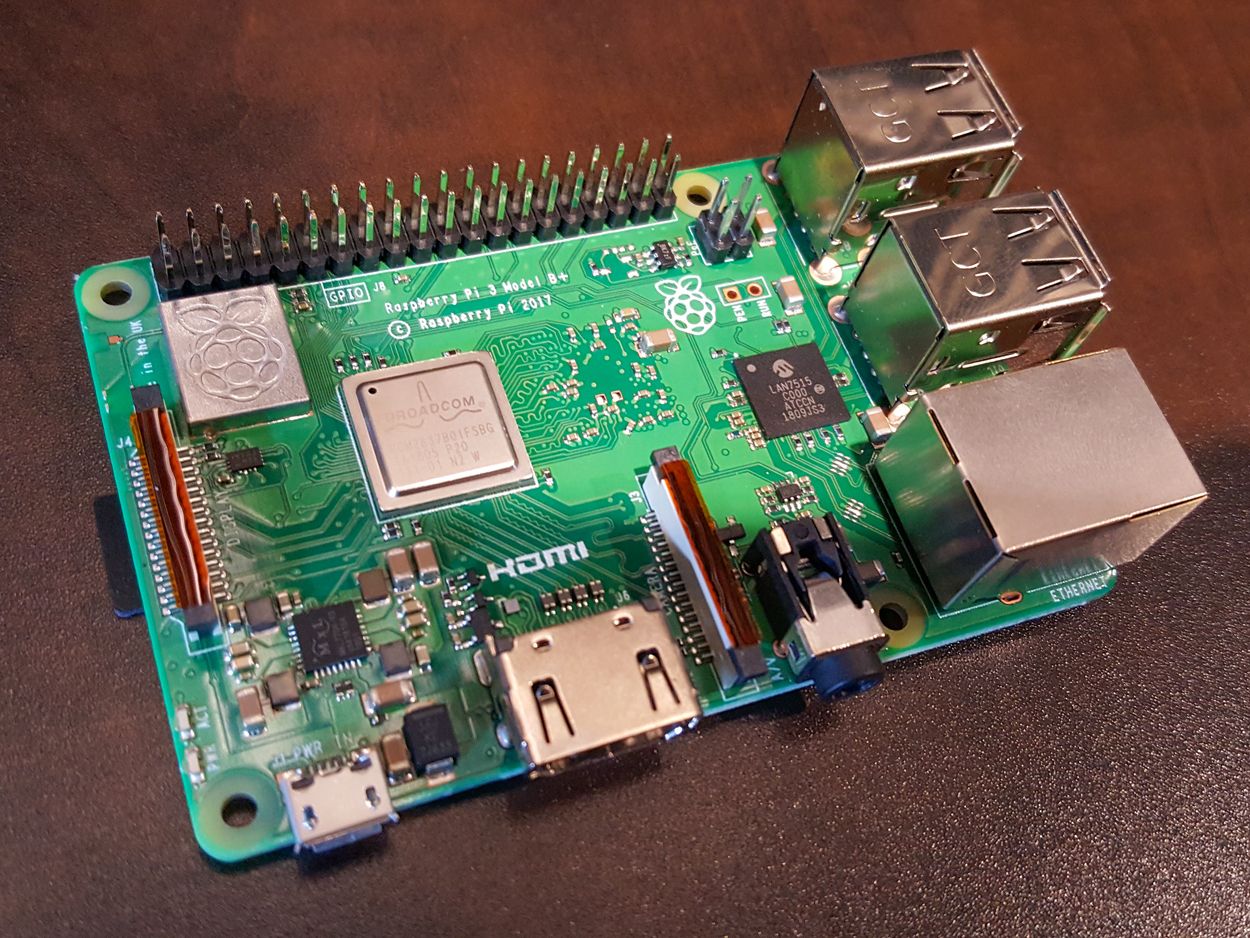 メモリー ABOX Raspberry Pi 3 Model b+ (16G) Amazon.com: Raspberry Pi 3 Model B+ Board (3B+) : Electronics