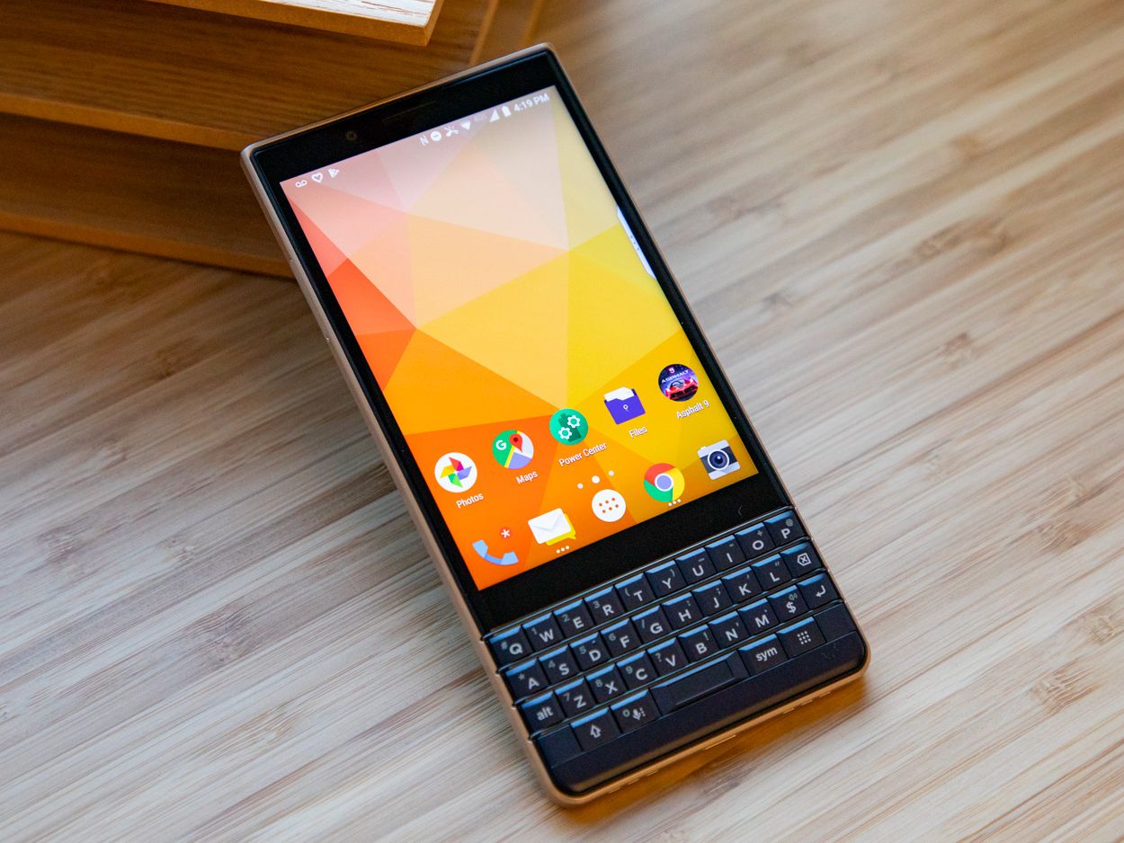 BlackBerry Key2 LE Review: The Keyboard You Can Afford