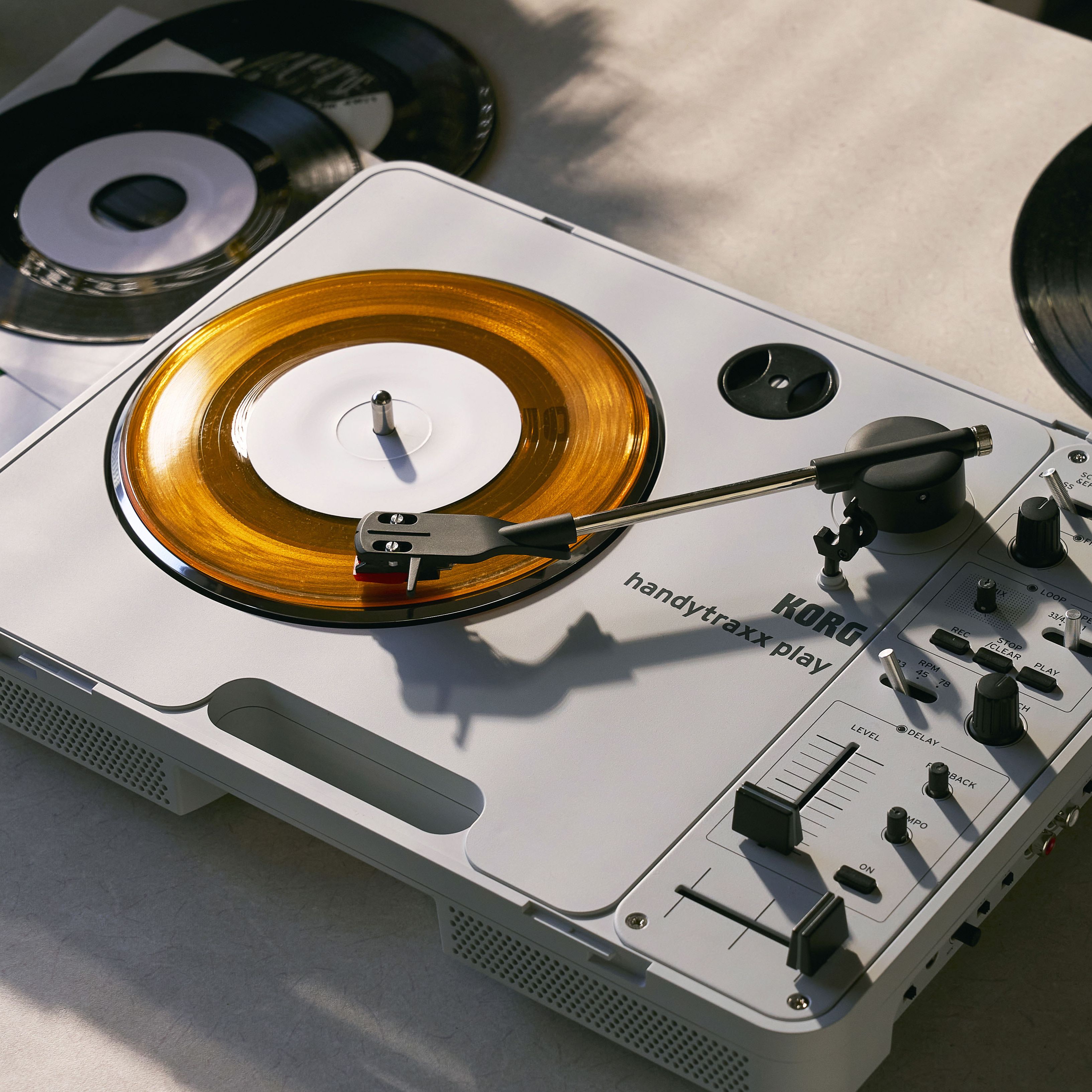 handytraxx play - PORTABLE RECORD PLAYER | KORG (Japan)