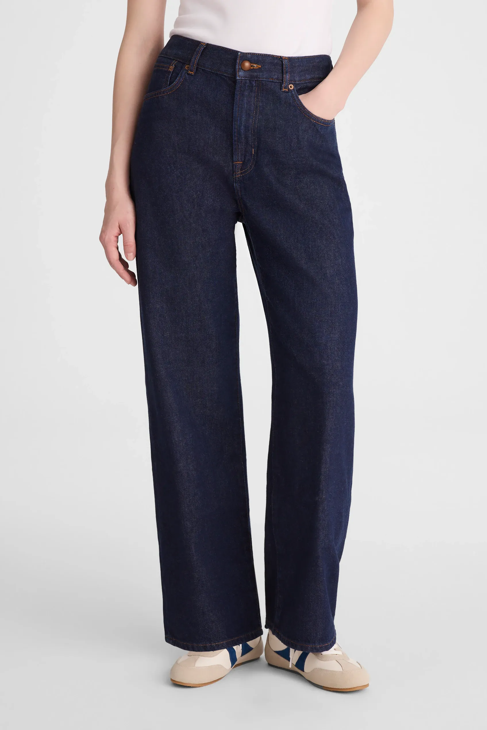 The Perfect Vintage Wide-Leg Jean in Airy Denim