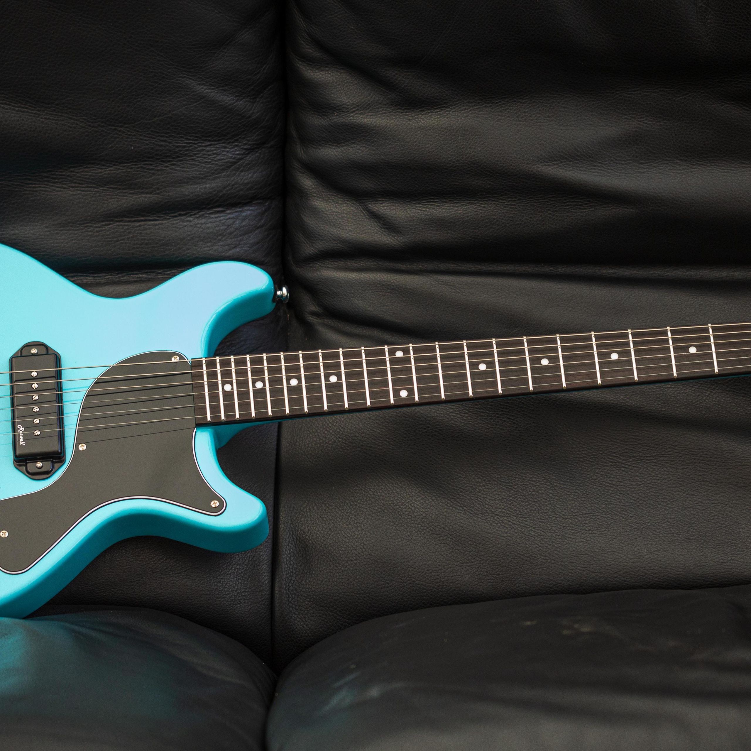 ギター Harley Benton DC-Junior FAT Benton Blue Harley Benton: DC Junior FAT Ltd Ferris Blue - YouTube