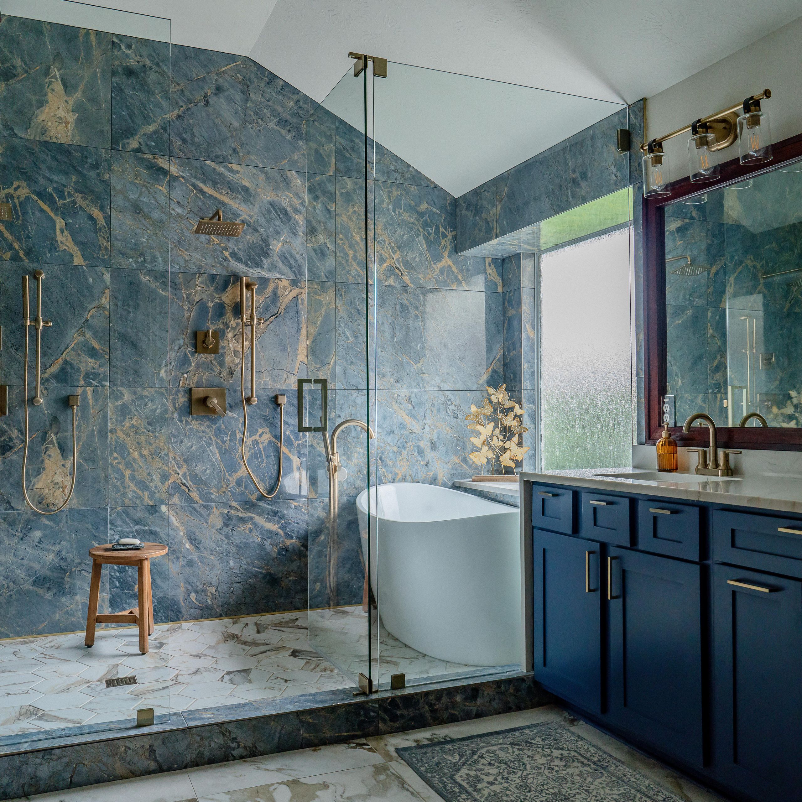 Fully Tiled Bathroom Fully Tiled Hi Res Stock Photography And Images — free download