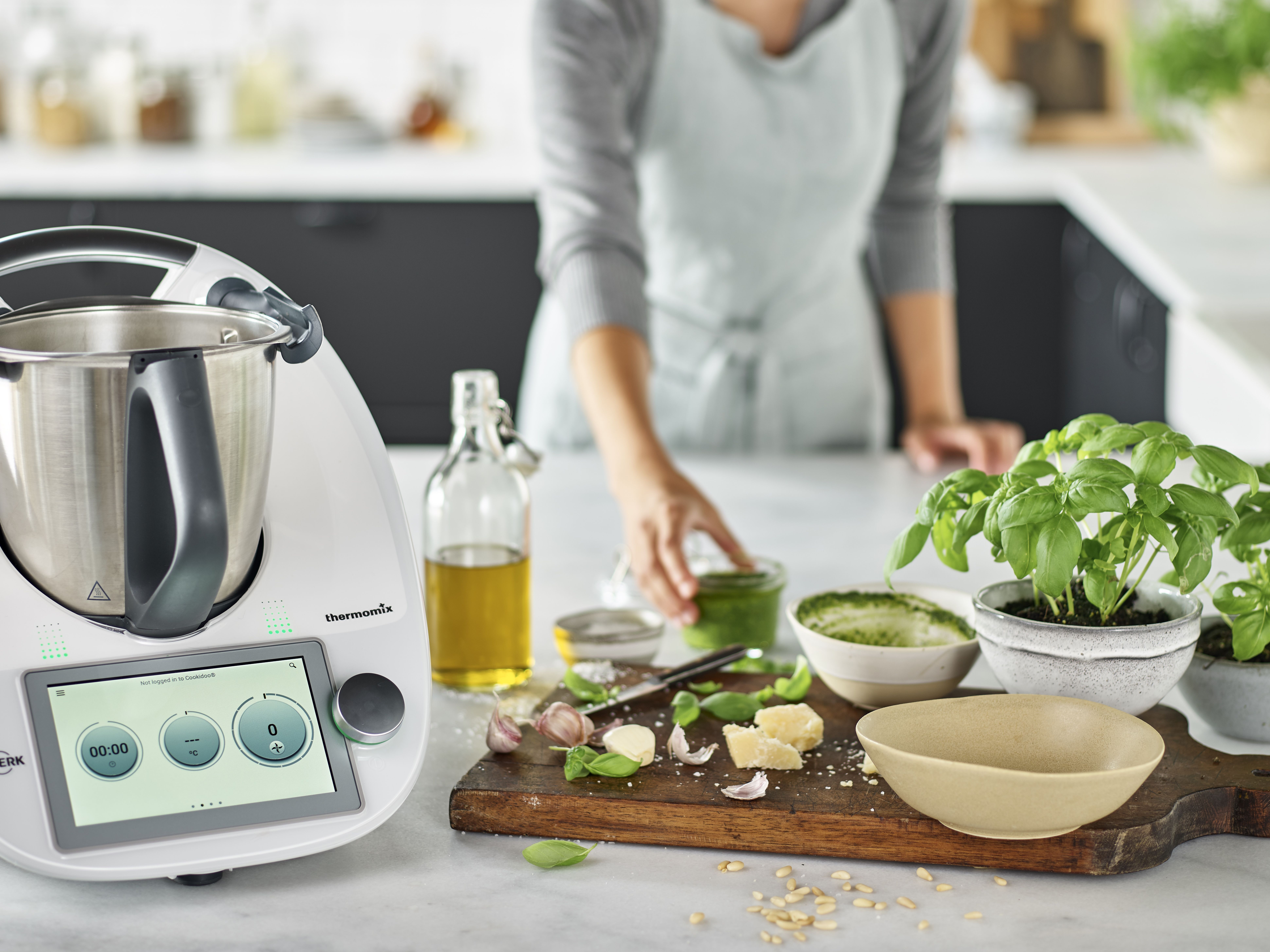 Thermomix TM-5 サーモミックス 調理器具 2つのボウル付き 20秒に1台売れてます! 欧州で圧倒的人気の万能調理