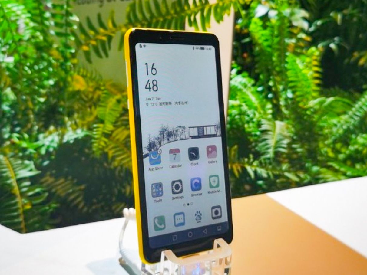 Meet the world's first phone with a color e-ink screen | Tom's Guide