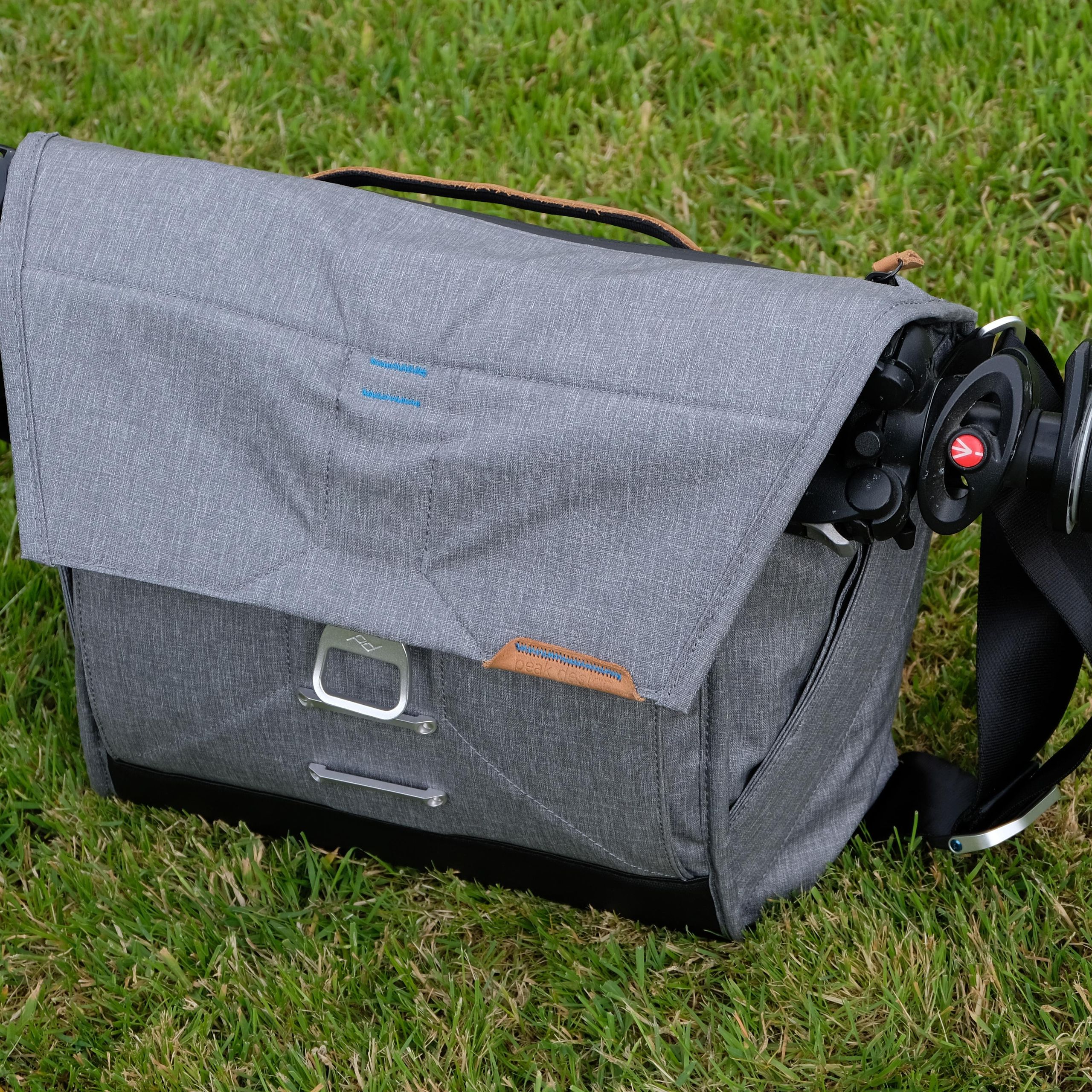 everyday messenger bag peak design messenger v2