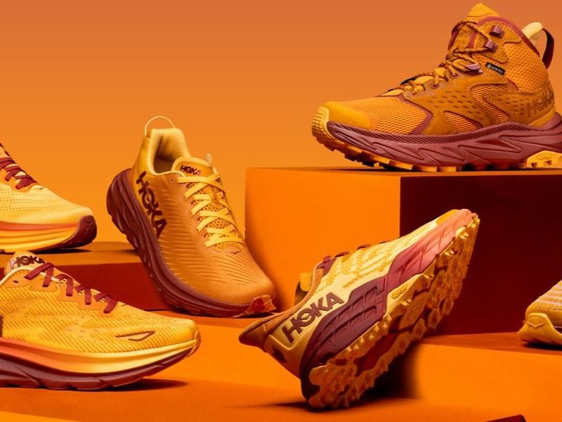 早い者勝ち！未使用新品　25.0 HOKA オレンジ スニーカー HOKA ONE ONE より、サステナブルな軽量防水ハイクシューズ