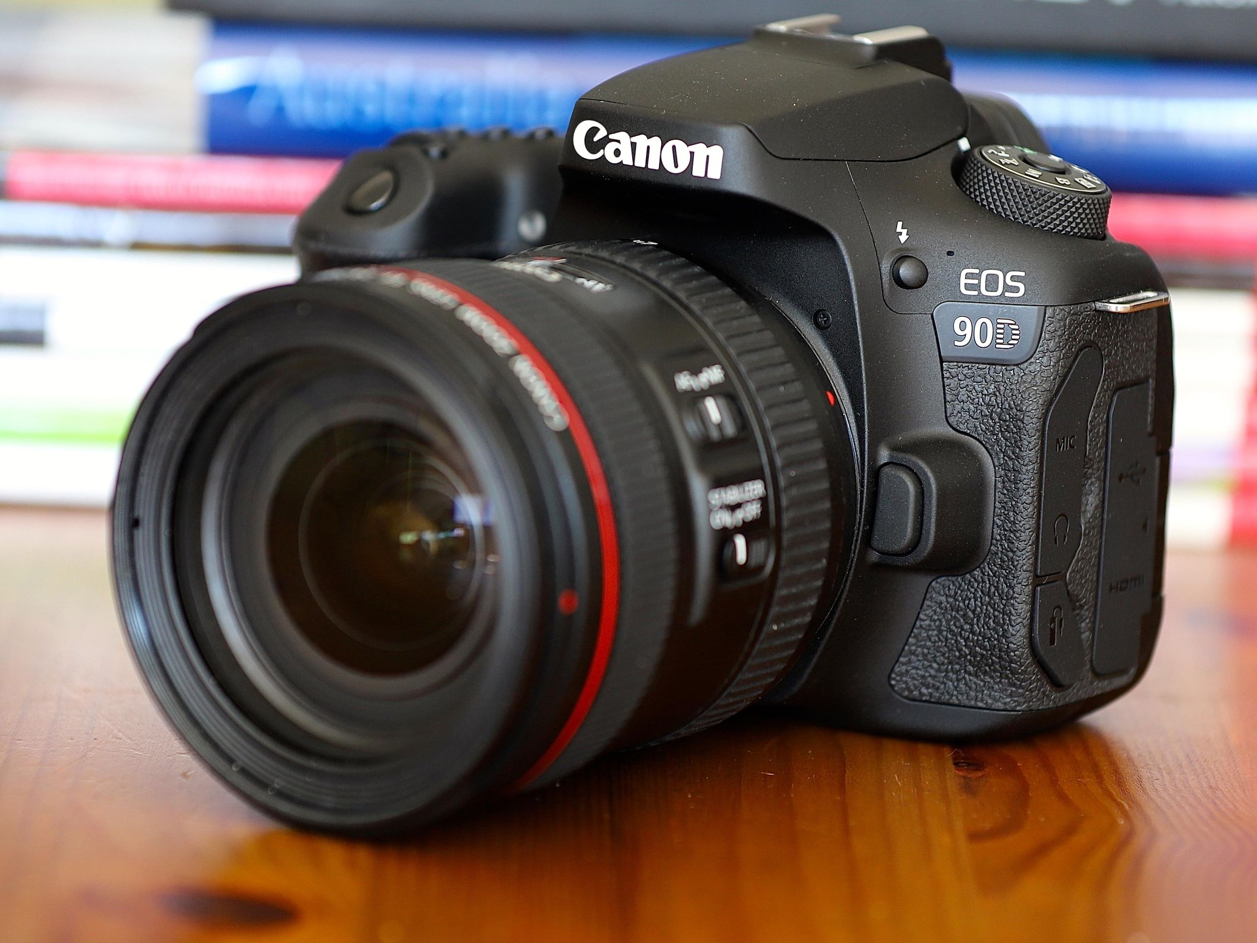 キャノン　EOS90D Canon EOS 90D DSLR Camera with EF S 18 135mm Lens Black