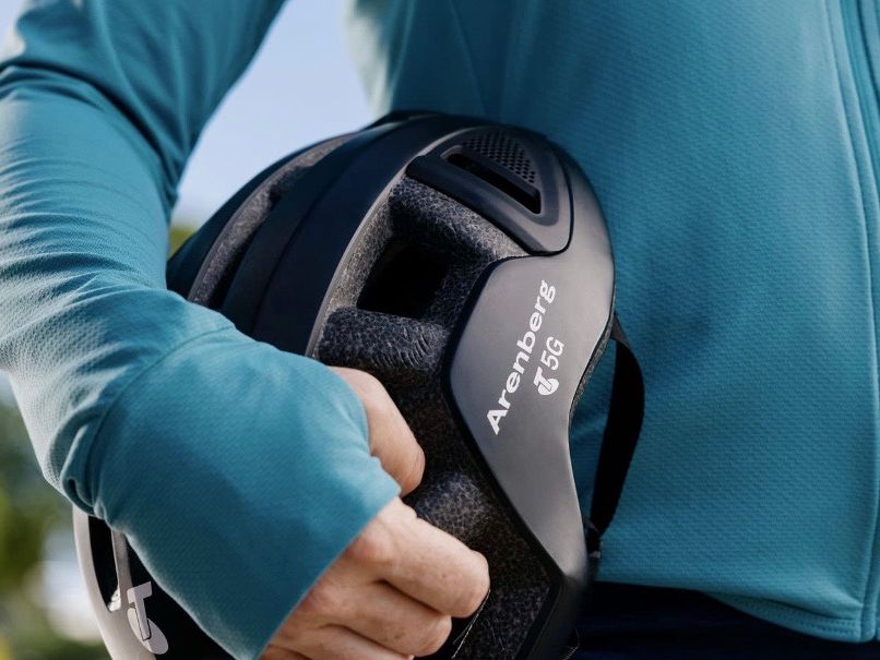 5G-enabled helmet prototype helps cyclists see around corners | 5Gradar