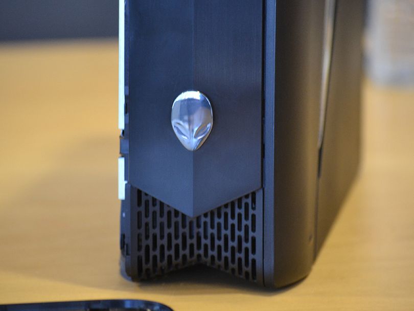 ALIENWARE X51 R3 本体 Alienware X51 R3 Review: Console-Sized Gaming PC Gets
