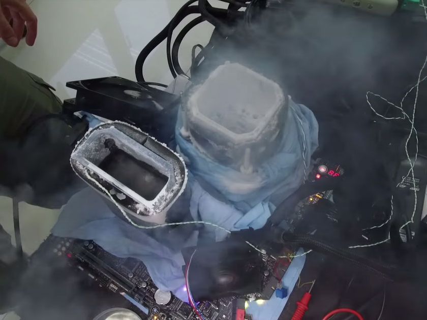 Overclocked Core i9-7980XE hits 6.1GHz and pulls 1000 watts | PC Gamer