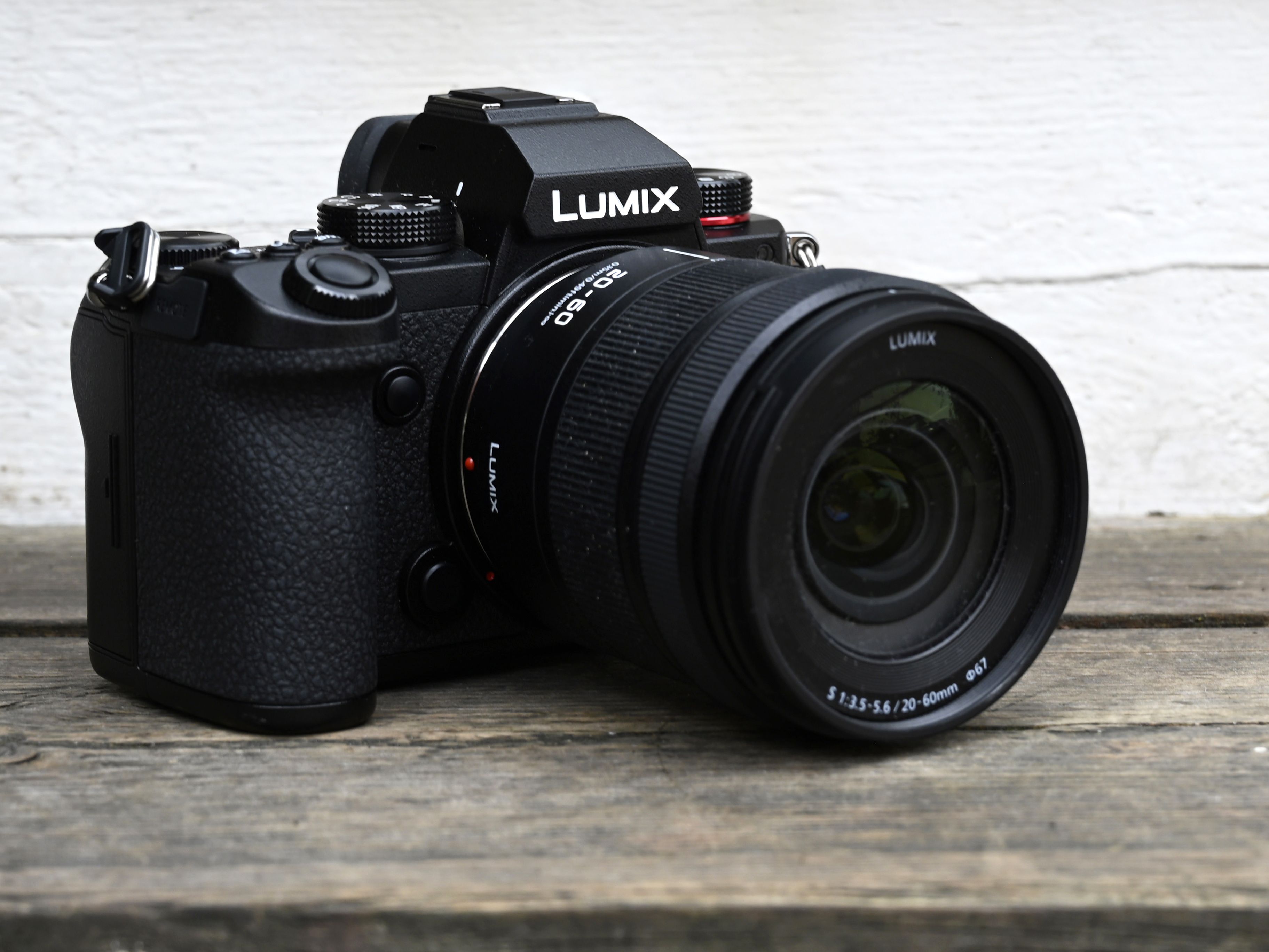 新品)Panasonic (パナソニック) LUMIX DC-S5 ボディ ブラック