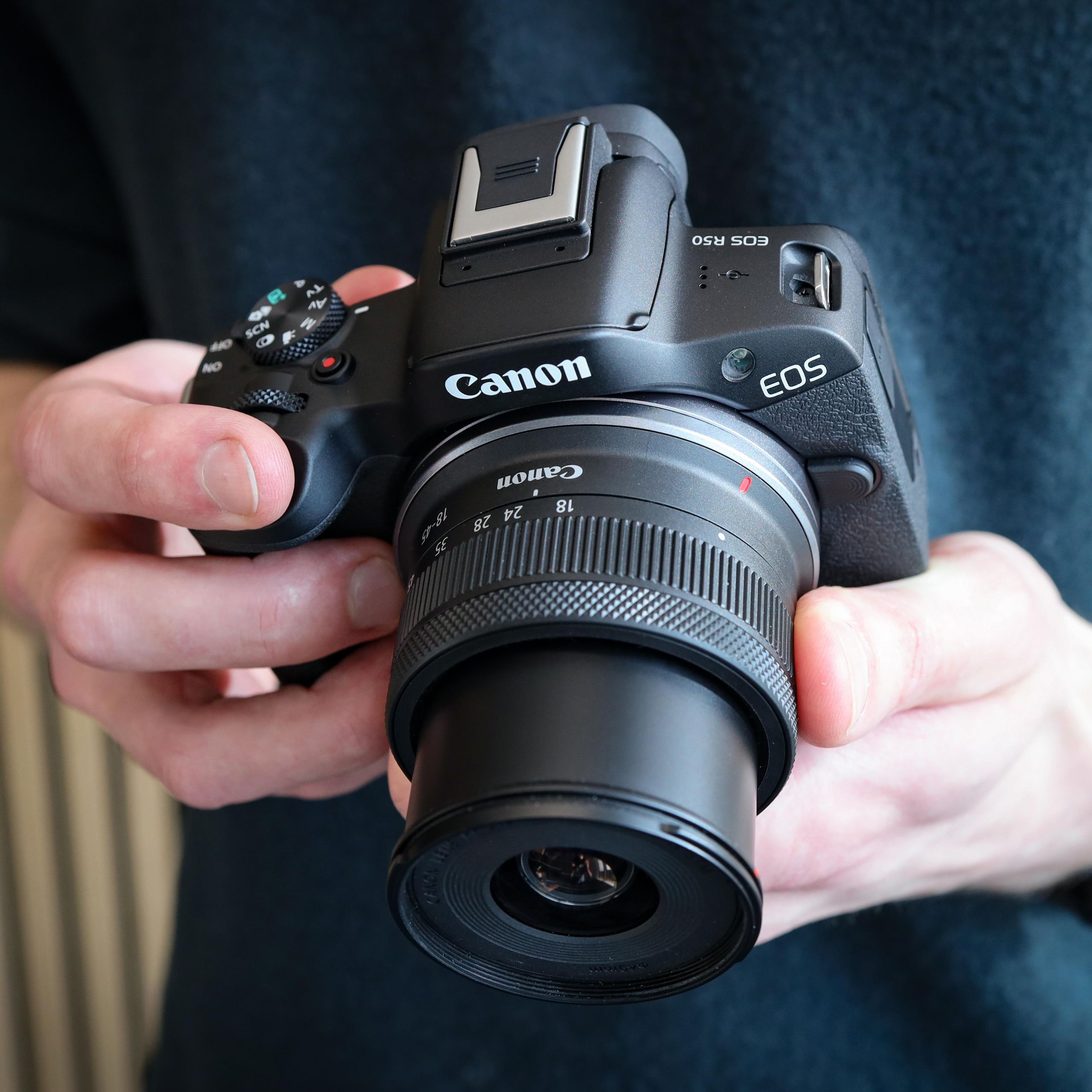 Camara Canon R50