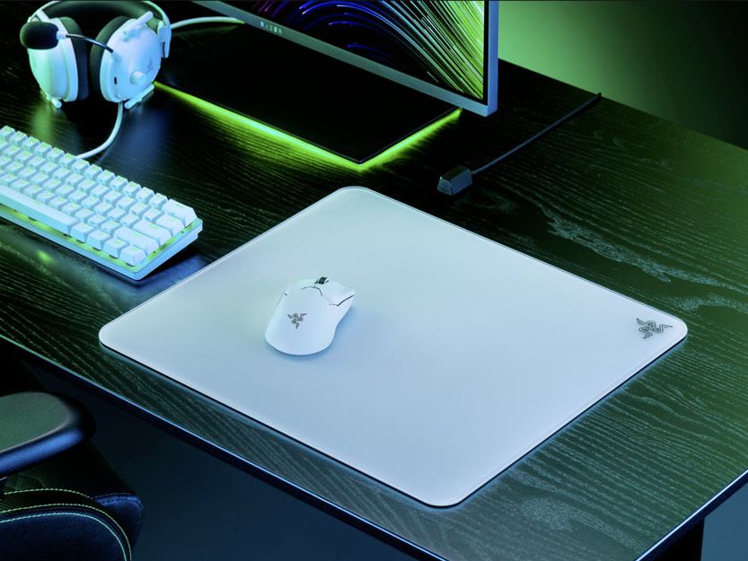 Razer Releases the Atlas, Its First-Ever Glass Mouse Mat | Tom's