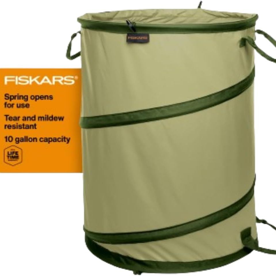 Fiskars Kangaroo Collapsible Garden Bag for Yard Waste, 10 Gallon Reusable Container for Lawn Care and Gardening