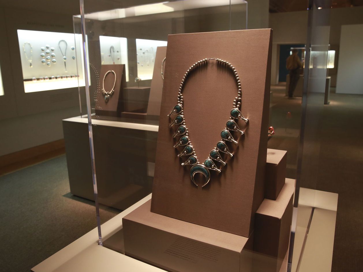 アート・デザイン・音楽 THE BEAUTY OF NAVAJO JEWELRY アート・デザイン・音楽 THE BEAUTY OF NAVAJO JEWELRY THE