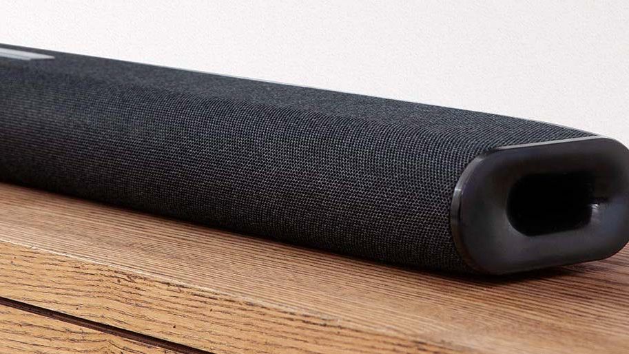 Anker Nebula Apollo 本体と、fire stick tv Anker Nebula Soundbar Fire TV Edition Review | PCMag
