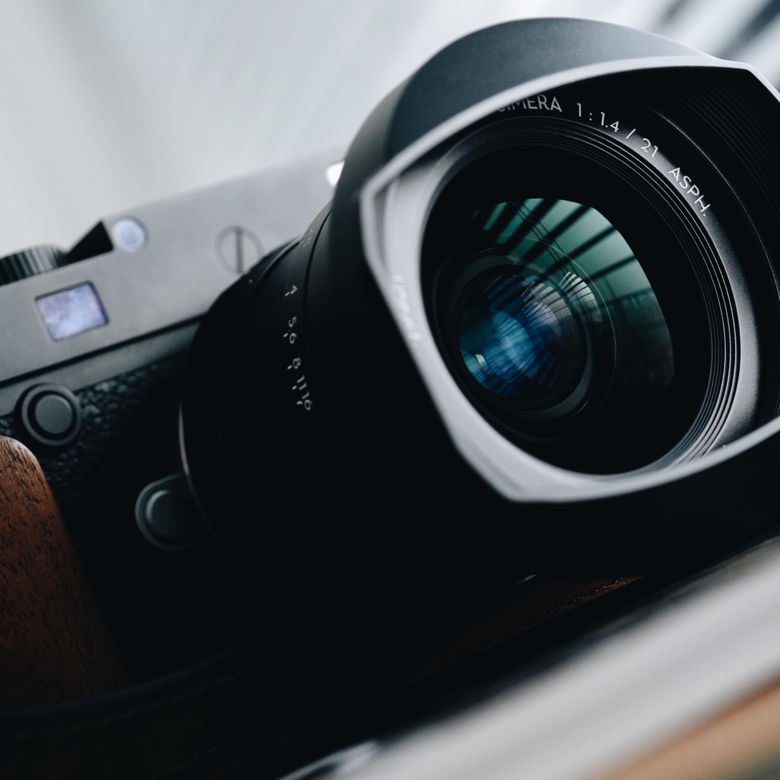 Vintage design, modern depth: Thypoch launches 21mm f/1.4 Simera