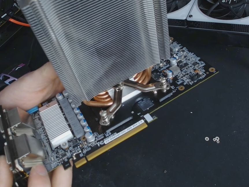 海 GPU変更 Crazed modder straps CPU cooler to Nvidia GTX 960 with a 3D