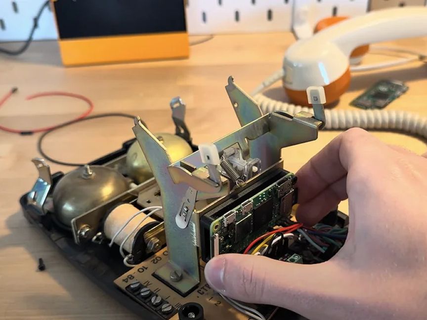 This old phone reads poetry to you using a Raspberry Pi Zero