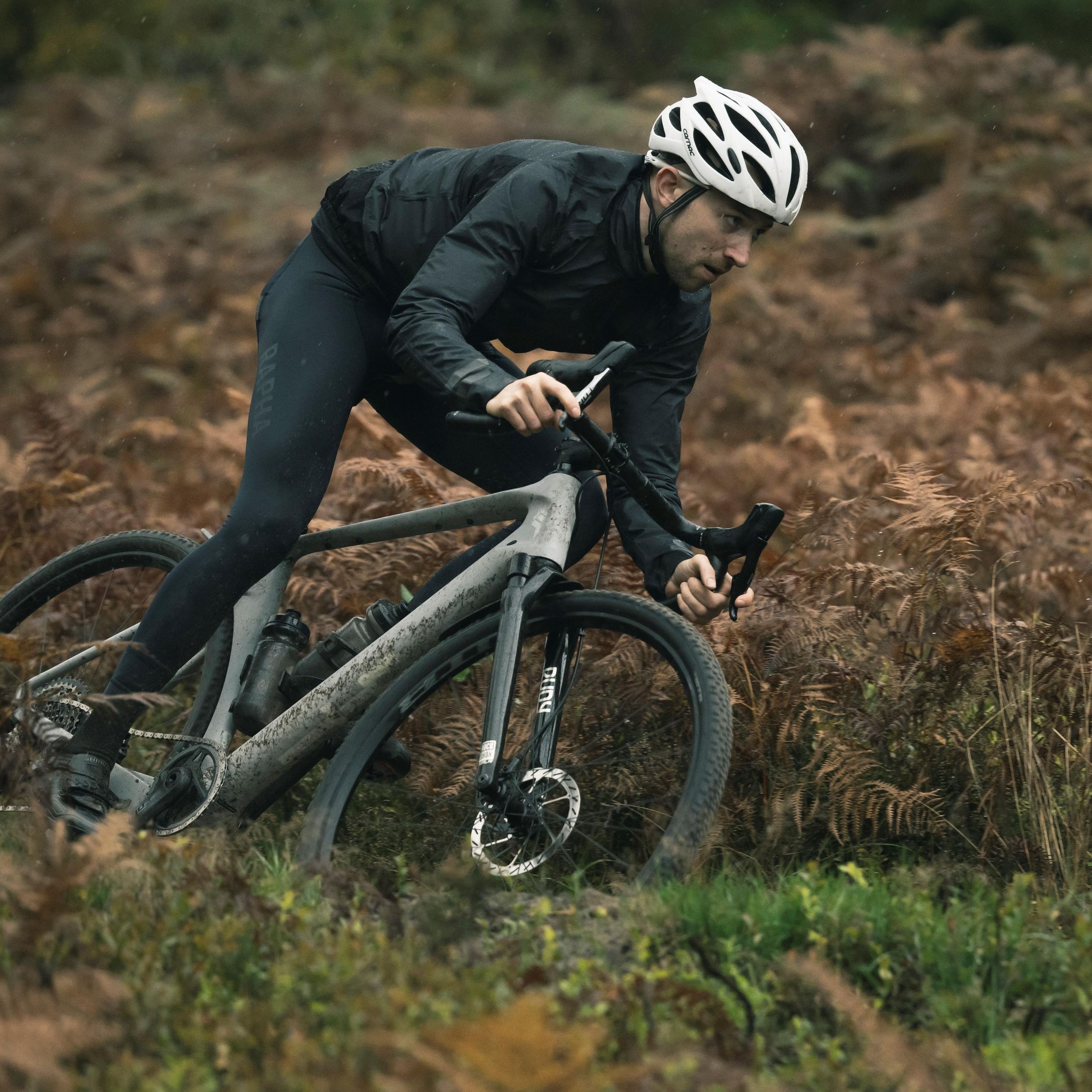 bike pants and bike helmets with removable G-Form Knee pads: Durable & Stylish XXLG / G-Form Pro Hip Pads & Pro-X2 Knee Pads and it will not be loose after wearing Look like a pro before