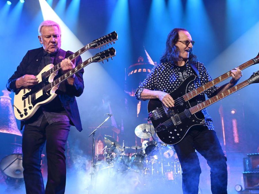 洋楽 Rush Return To The Forum 3963 Days Later Rush play first show in 11 years with double-necks, deep cuts