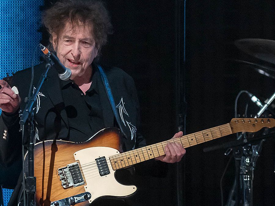 Bob Dylan surprises Farm Aid 2023 with the Heartbreakers | Guitar
