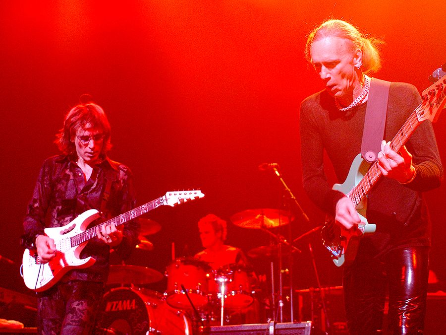 Steve Vai joined David Lee Roth's band thanks to Billy Sheehan