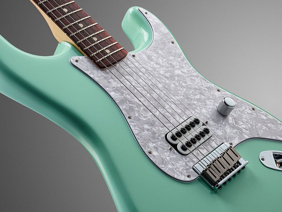 Fender Tom Delonge 仕様 Stratocaster Fender Tom Delonge Signature Ltd (MEX, RW) - black Str shape