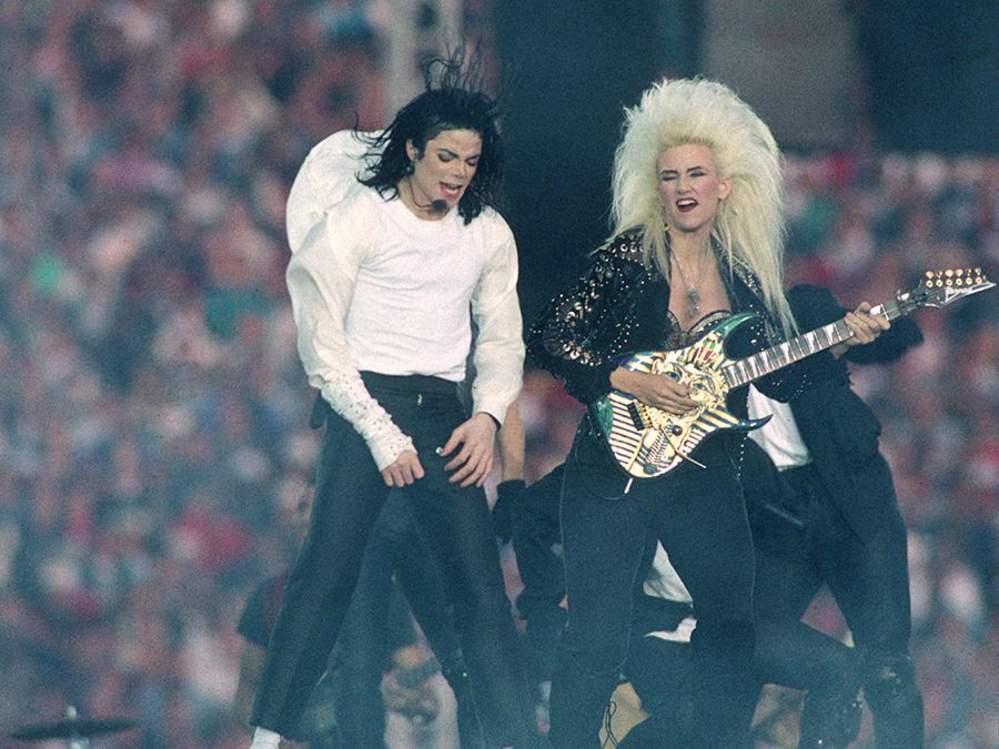 How Jennifer Batten landed the gig with Michael Jackson | Guitar World