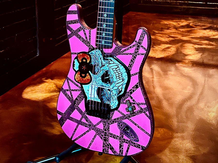Meet the Hell Kitty – the evil twin of the Squier Hello Kitty