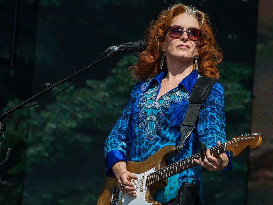 Bonnie Raitt: “I didn't see anybody play slide, so I just figured it out in  my room – and I put the bottleneck on the wrong finger!” | Guitar World