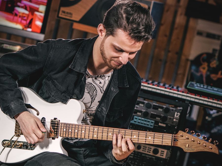 Vola teams up with Kaspar Jalily for signature semi-hollow, the