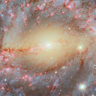 Grand' spiral galaxy dazzles in new Hubble Telescope photo | Space