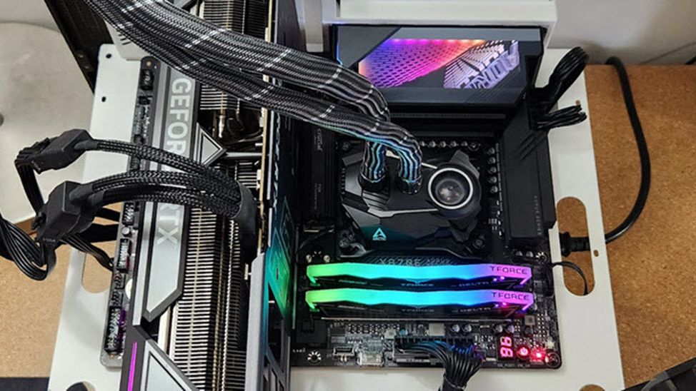 Gigabyte X870E Aorus Master Review: Solid performance, fast