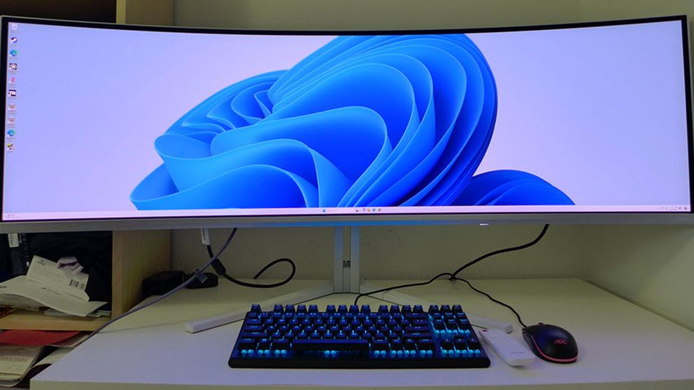 Philips Evnia 49M2C8900 240 Hz QD-OLED gaming monitor review