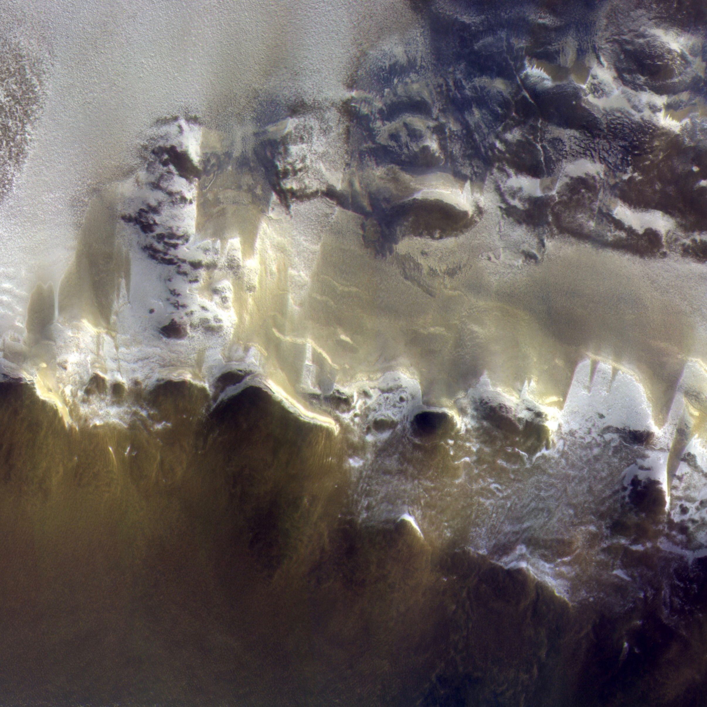 Icy Mars Crater Shines in European Probe's 1st Photo from New