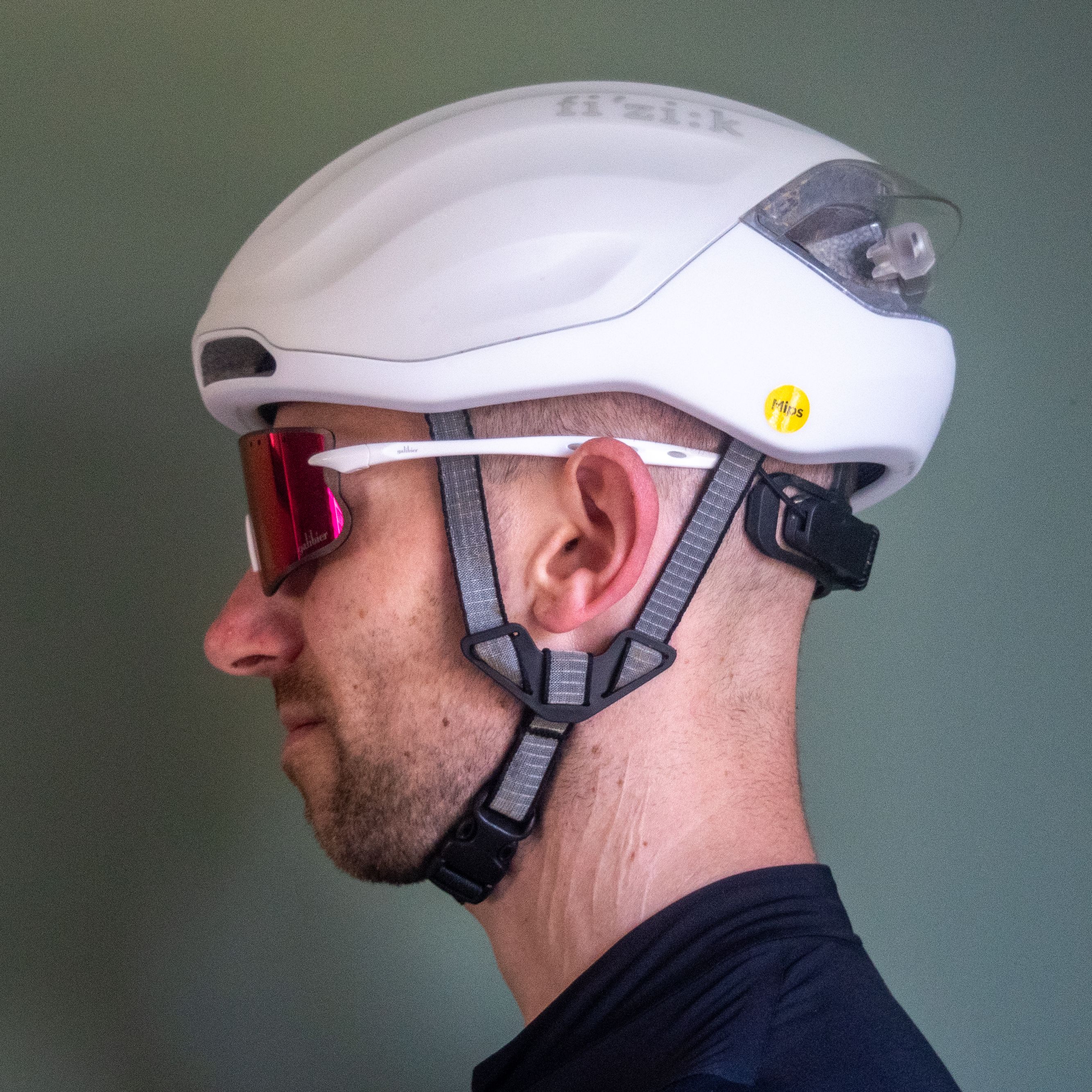 A man wearing a white Fixik Kudo aero helmet