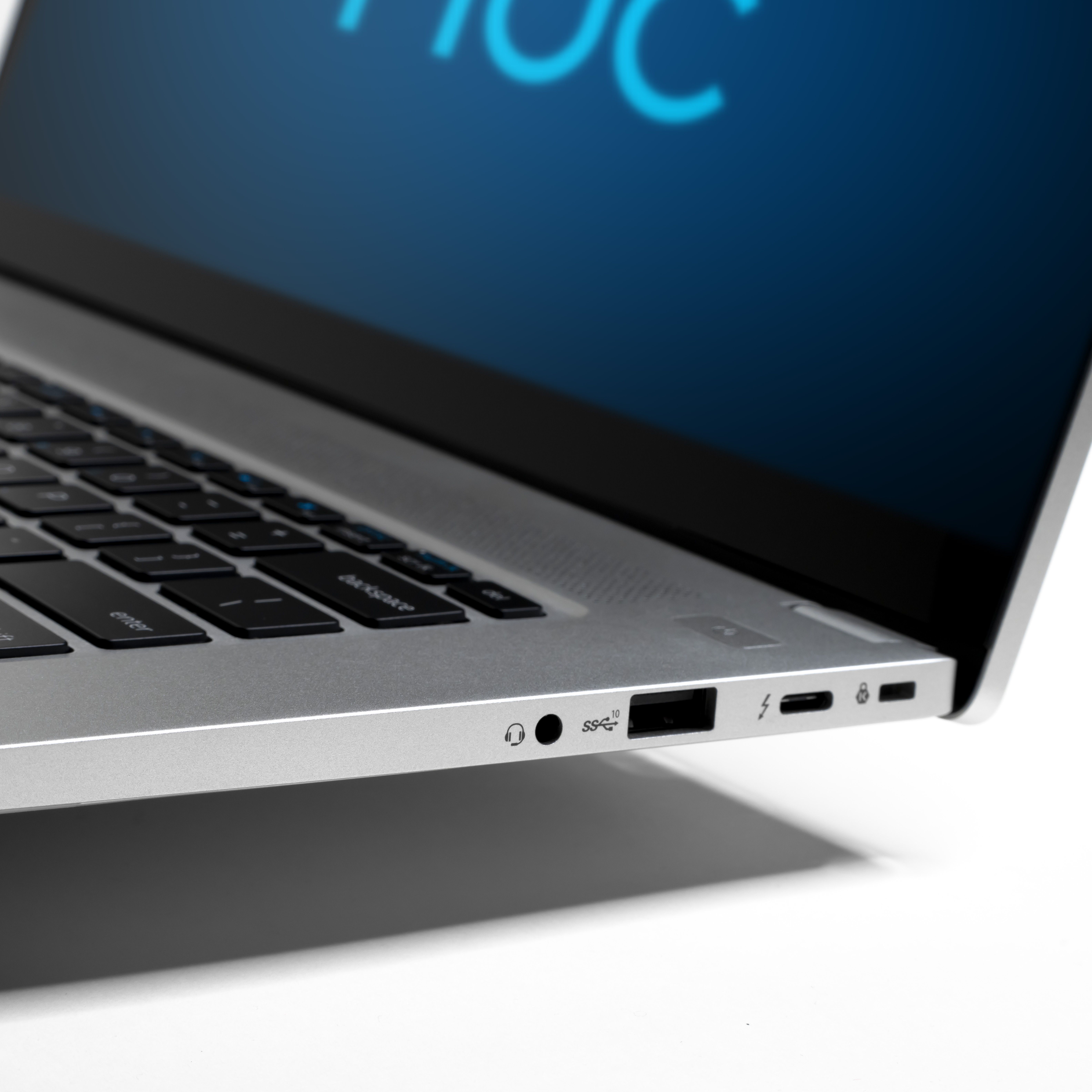 ⭐休日特価⭐高性能⭐Intel NUC M15 Laptop Kit⭐ Intel Shows Off New NUC M15 Whitebook Laptop | Tom's Hardware