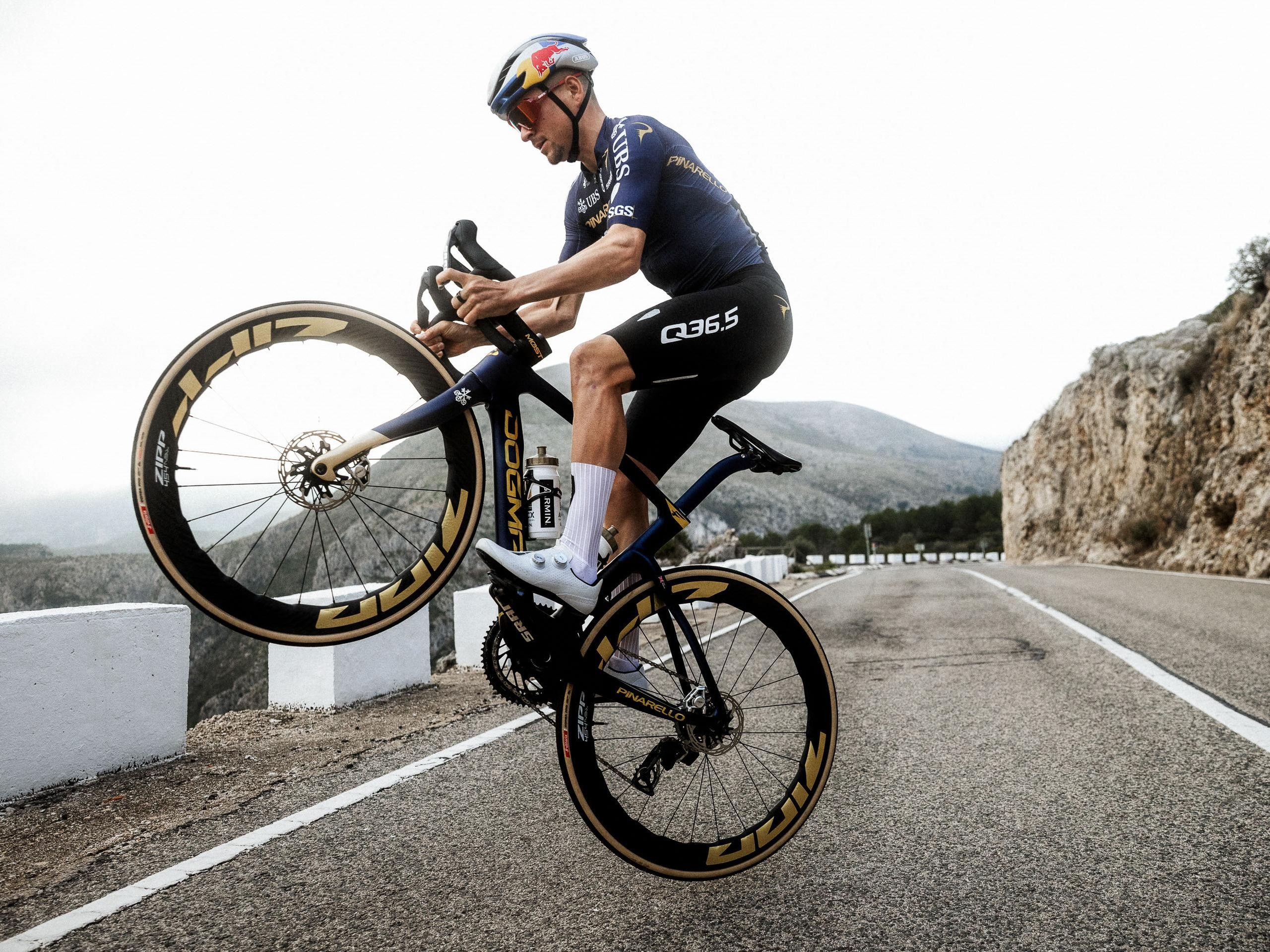 Tom Pidcock's Pinarello-Q36.5 team reveal bold new navy and gold