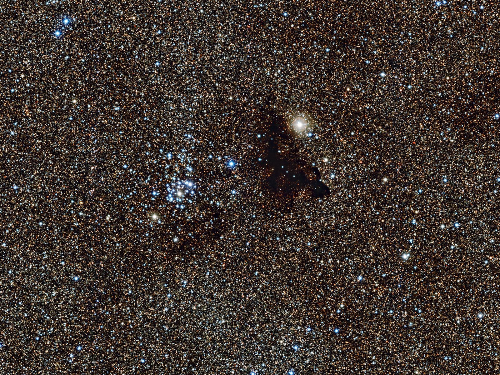 Star Cluster NGC 6520 and Dark Cloud Barnard 86 Space Wallpaper