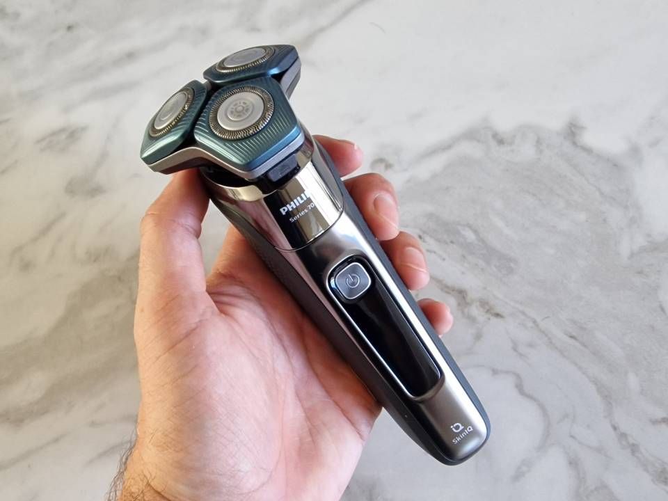 【美品】PHILLIPS Shaver Series 7000 S7786 Amazon.co.jp: Philips S7786/54 Electric Shaver 7000 Series