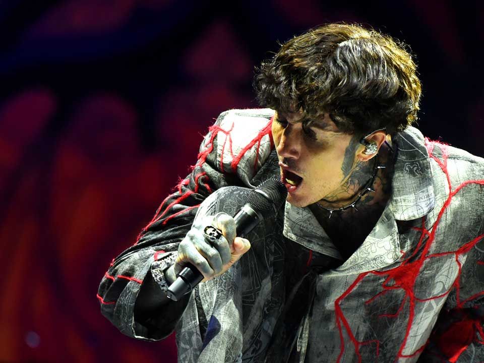 Bring Me The Horizon's Oli Sykes injured by thrown phone | Louder