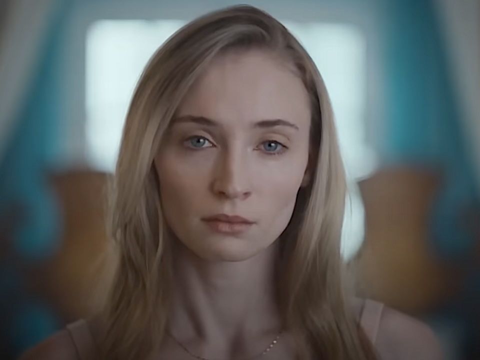 sophie turner silver dress Sophie Turner
