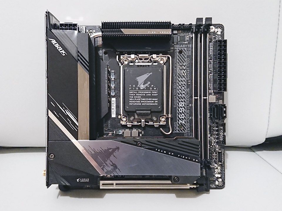 マザーボード GIGABYTE Z690I AORUS ULTRA PLUS Z690I AORUS ULTRA PLUS (Rev. 1.0) - GIGABYTE U.S.A.