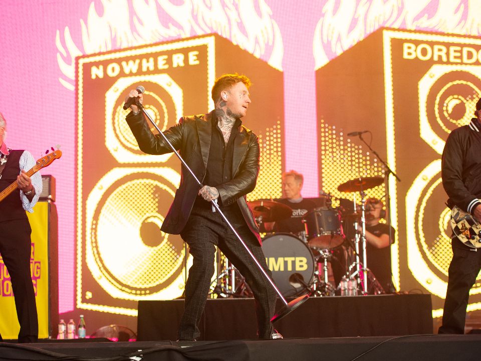 PUNK lives パンク 666 discharge sex pistols PUNK lives