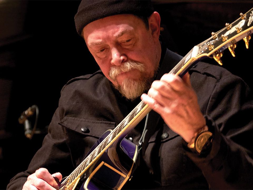 When Bill Nelson formed an improv trio with Soft Machine, Gong men