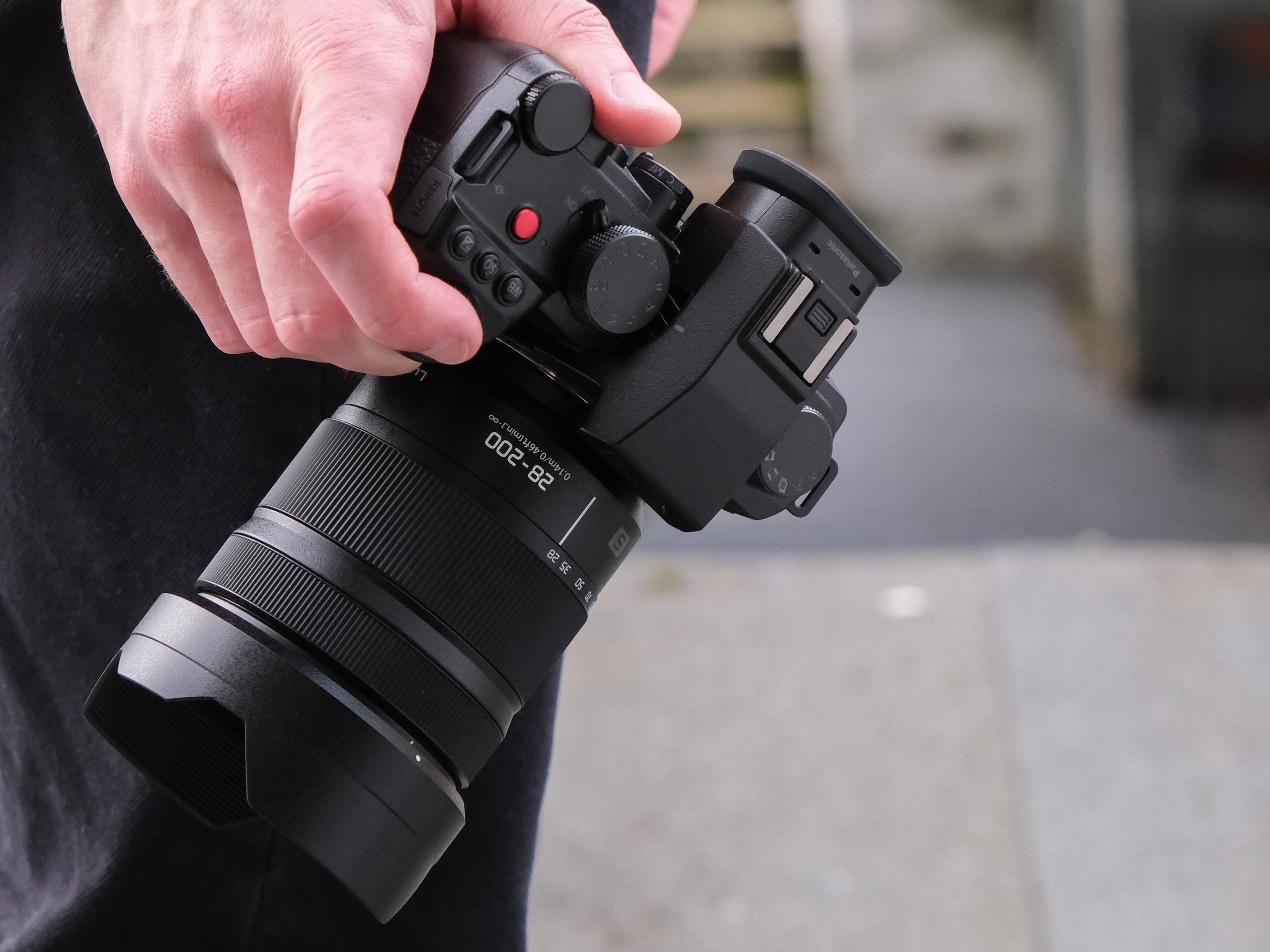 Panasonic Lumix S 28-200mm f/4-7.1 Macro O.I.S. review: the travel