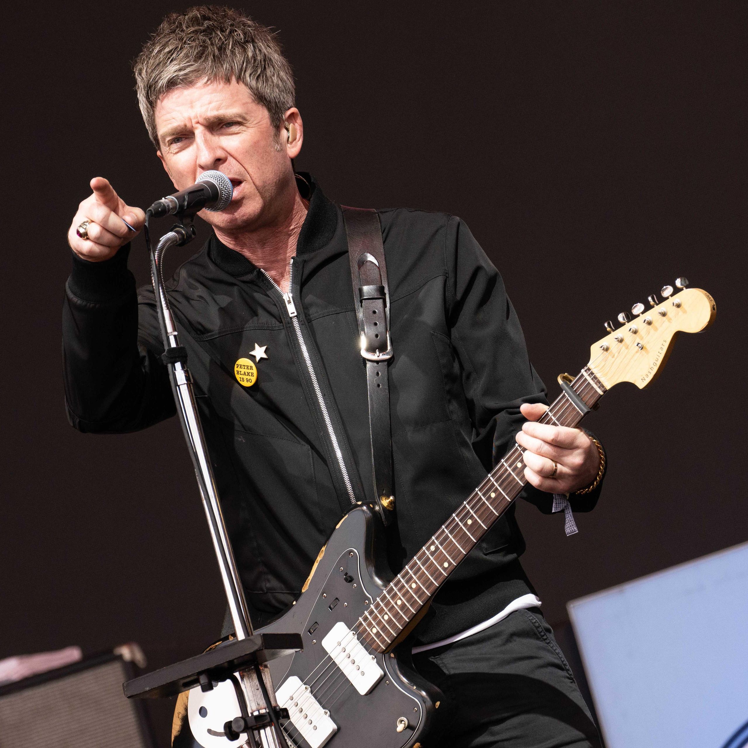 It's not fair on the fans\, image size:2560x2560